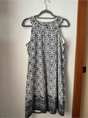 Aventura Black and White Sleeveless Patterned Mini Dress